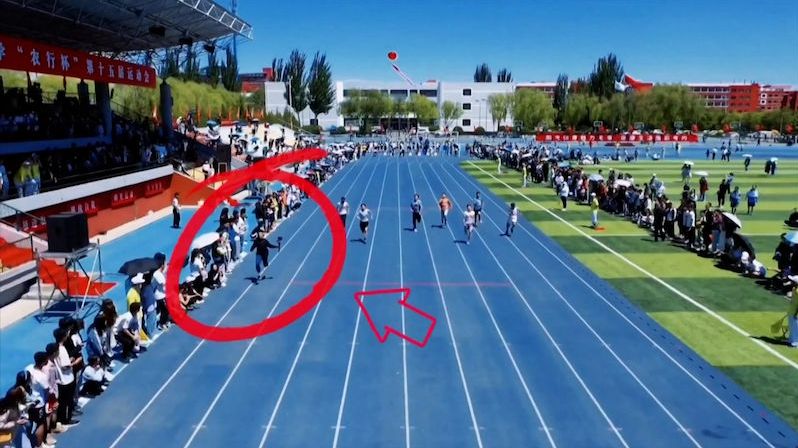 Kameraman běžeckého závodu předběhl všechny atlety